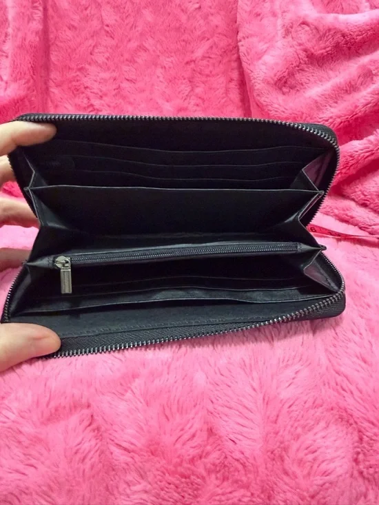 Black Skull-Stud Zip Wallet - Women - Picture 9 of 10